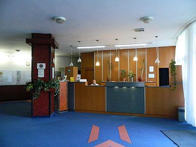 Hotel Nagyerdő Debrecen - Hotel Nagyerdő - recepció - ✔️ Hotel Nagyerdő Debrecen - Termál és wellness hotel Debrecenben akciós áron