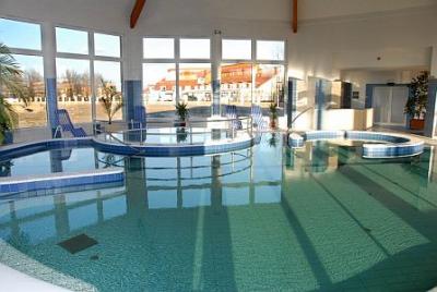 Aqua Spa Wellness Bungaló - Wellness utazás Cserkeszőlőre, aktív kikapcsolódás elérhető áron - ✔️ Bungaló Aqua SPA Cserkeszőlő - Akciós faházak Cserkeszőlőn