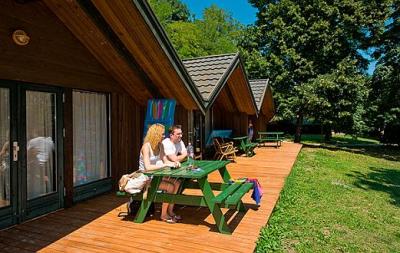 Kalmár Bungaló Tihanyban, Club Tihany bungalók konyhával - ✔️ Club Tihany Bungalows**** ✔️ Akciós faházak a Balatonnál!