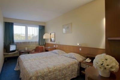 Modern szoba szép kilátással a budai hegyekre, Hotel Flamenco Budapest - Danubius Hotel Flamenco**** Budapest - Akciós szálloda a Feneketlen tónál Budán