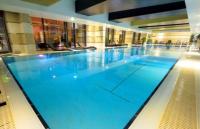 Hotel Divinus***** Debrecen úszómedence akciós wellness hétvégére