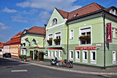 ✔️ Hotel Villa Classica Papa - elegáns és romantikus szálloda Pápán - ✔️ Villa Classica Pápa**** ✔️ Akciós wellness szálloda Pápán