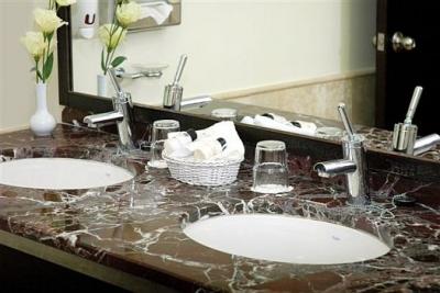 Leonardo Hotel**** Budapest - szálloda fürdőszobája - Leonardo Hotel Budapest - Kedvező árú hotel közel a Petőfi-hídhoz