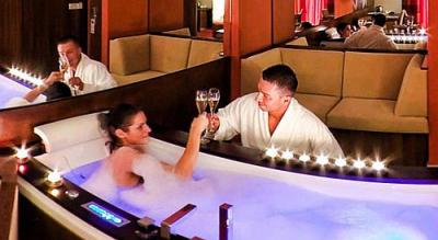 Jacuzzis hotelszoba Visegrádon romantikus hétvégére - ✔️ Royal Club Hotel Visegrád ✔️ Royal Wellness Hotel akció!